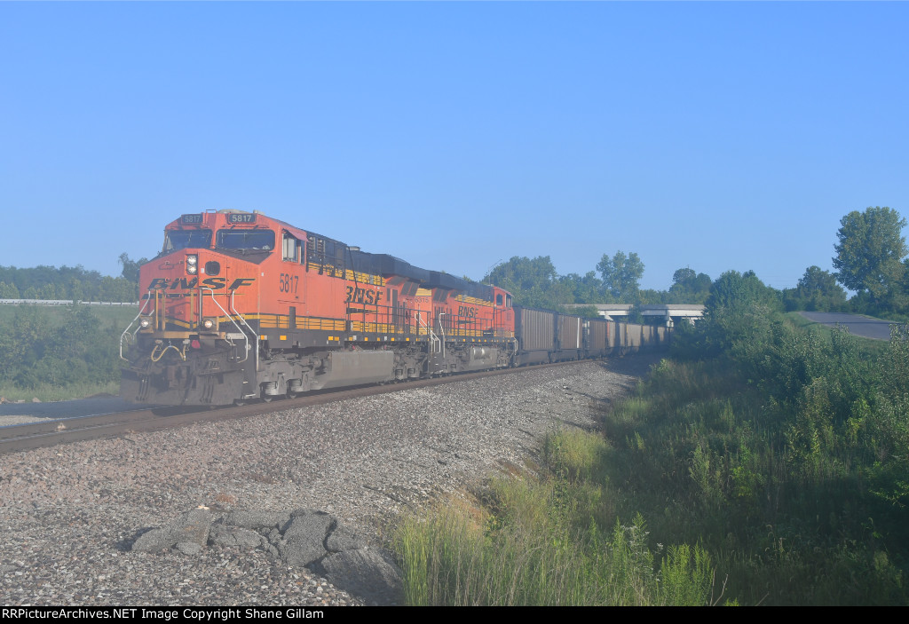 BNSF 5817